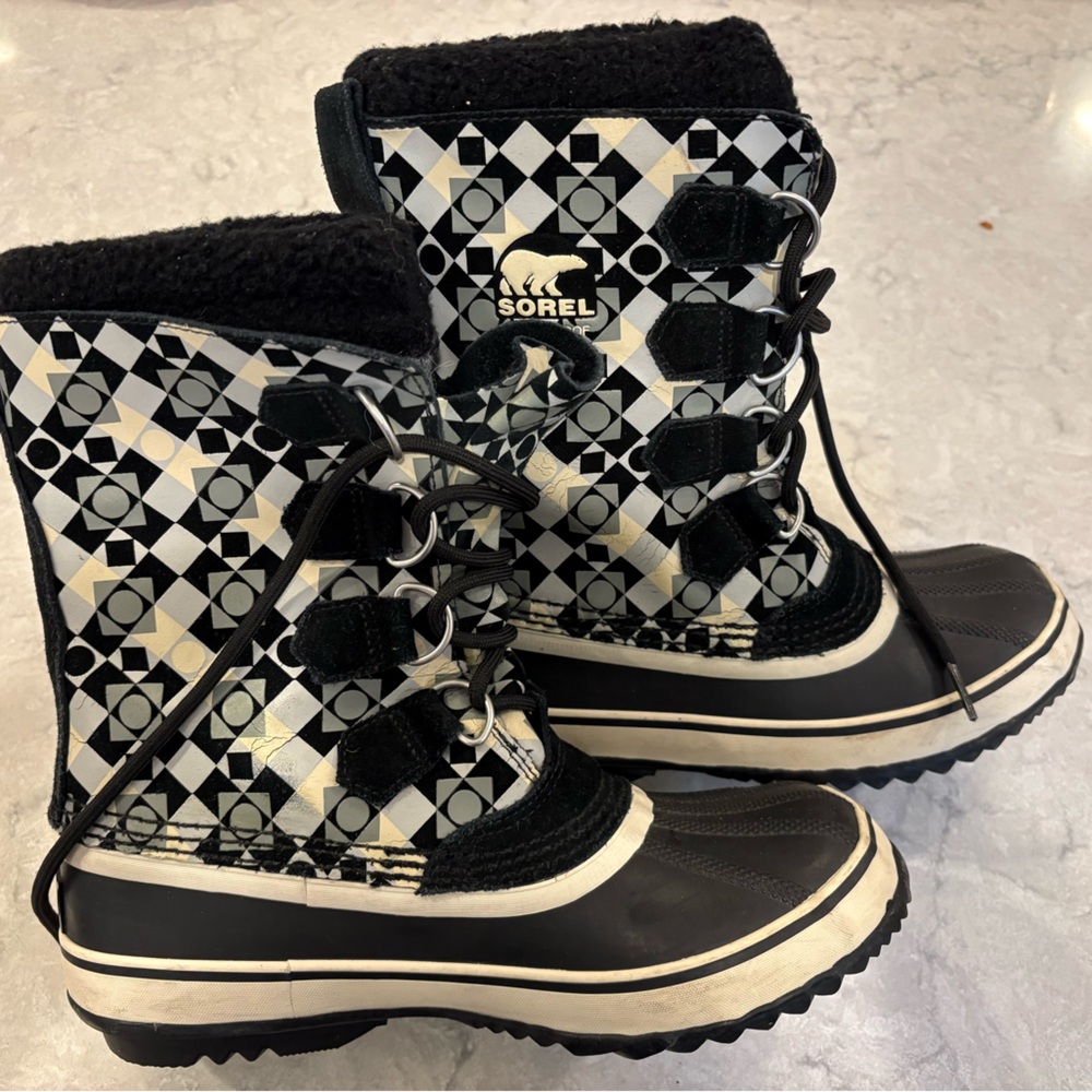 Sorel Women's Geometric Black and Cream Winter Boots